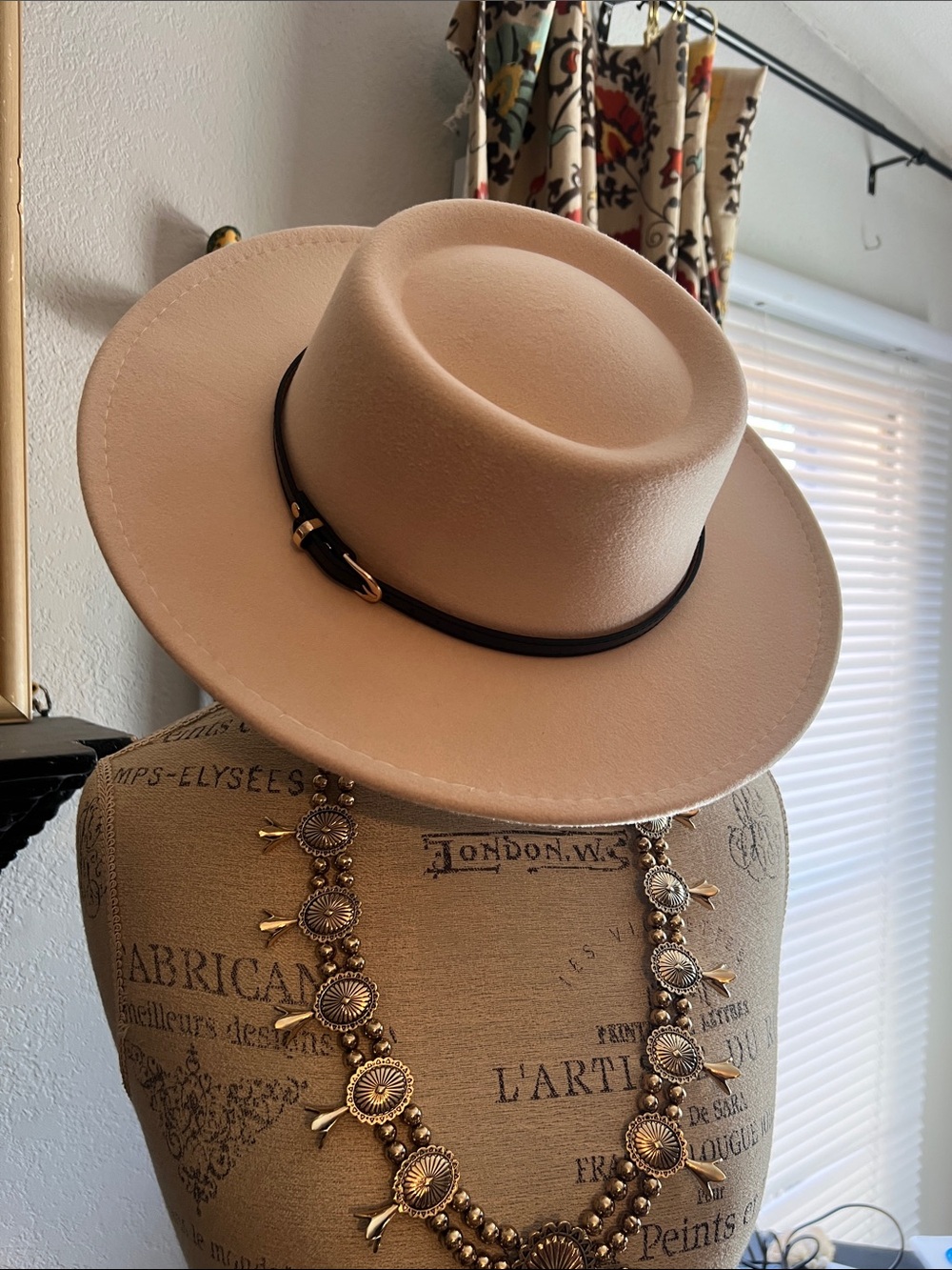 Beige Wide-Brim Wool Felt Hat with Brown Band - Unbranded
